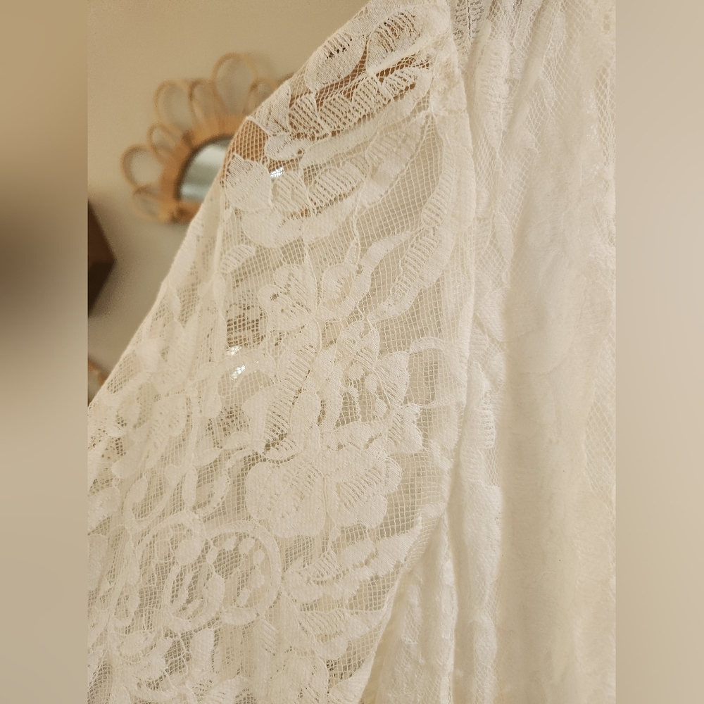 Elegant White Long Sleeve Lace Dress - Picture 4 of 6